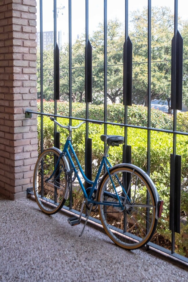 Photo - Lantana Apartments