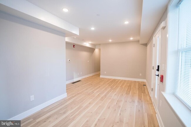 Building Photo - 4926 Locust St Unit 1