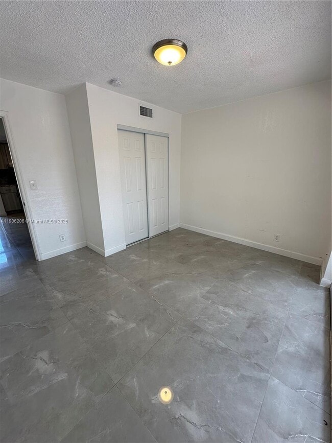 Photo - 3901 NW 9th Ave Unidad 5