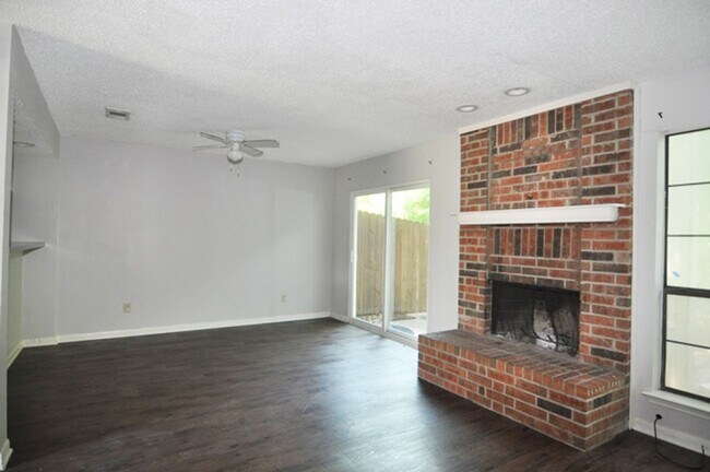 Photo - 5502 Loving Dr Unit Apt 4