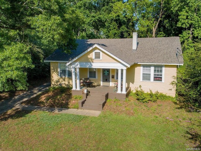 Photo - 3117 Cloverdale Rd