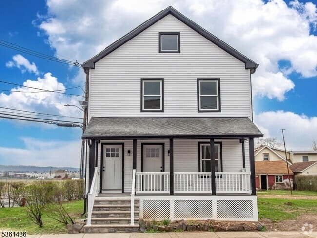 Building Photo - 17 N Weiss St Rental