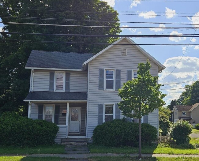 Photo - 774 S Main St House