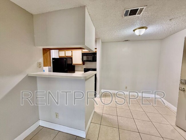 Photo - 238 Afton Square Unidad #203