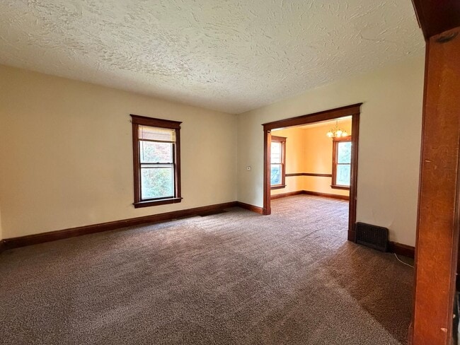 Photo - 3 Bedroom House - $850