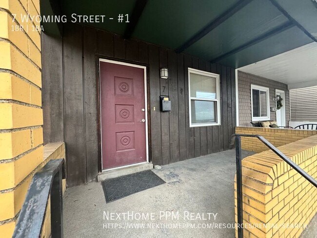 Photo - Updated 1 Bedroom 1/2 a block from Mon Inc... Unit #1