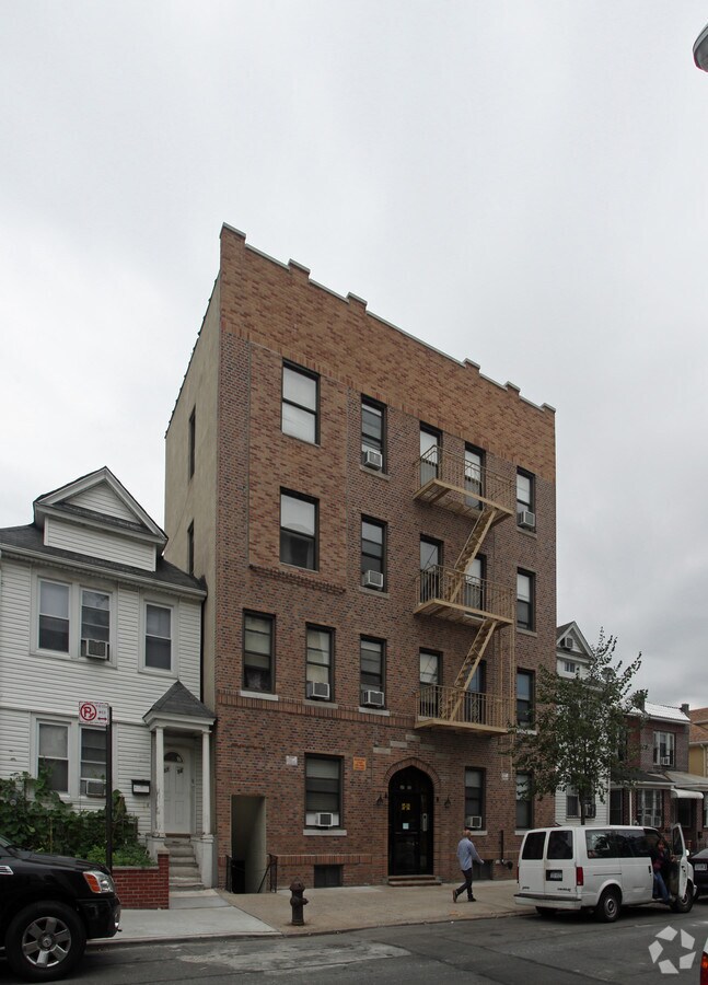 Photo - 37-52 62nd St