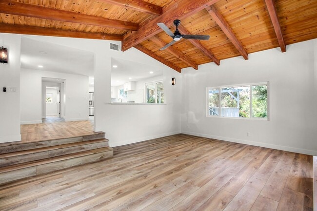 Building Photo - Pebble Springs Unit House