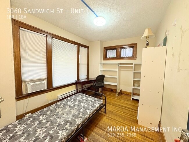 Photo - COZY FURNISHED STUDENT ROOM RENTAL - IN SANDWICH ALL INCLUSIVE!! Unit 1