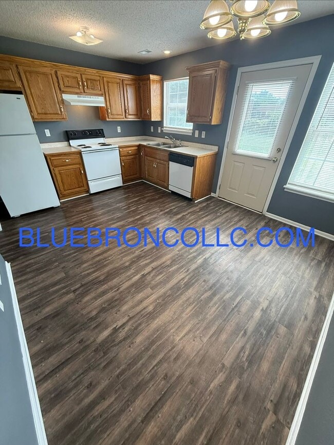 Photo - 621 Willow Ln