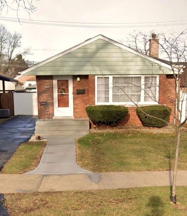 Building Photo - 10724 S Drake Ave