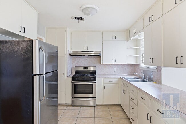 7604 Delafield Ln
