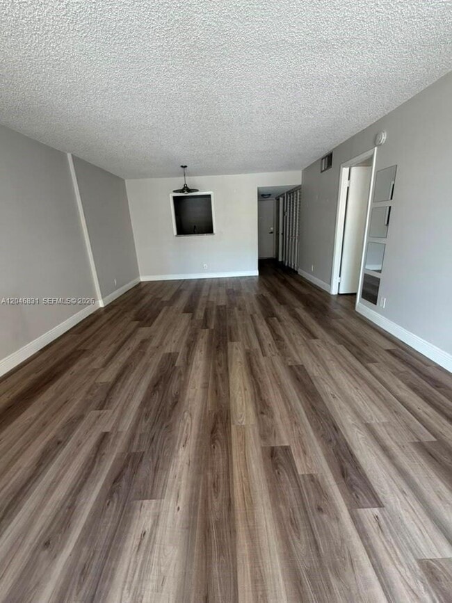 Photo - 408 NW 68th Ave Unidad 209
