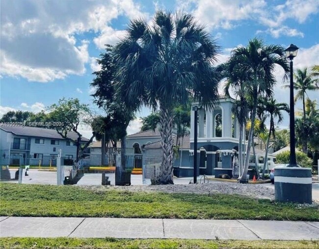 Building Photo - 7060 NW 179th St Unit 211