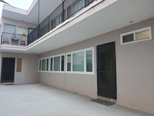 Photo - 12850 Moorpark St Unit 1