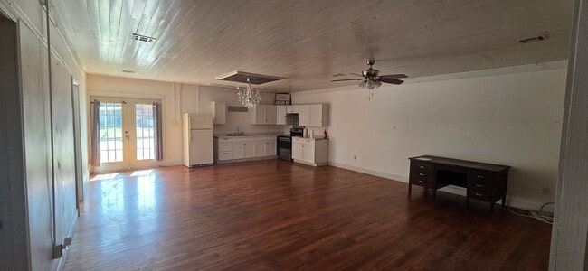 Photo - Large home on a corner lot in Ville Platte
