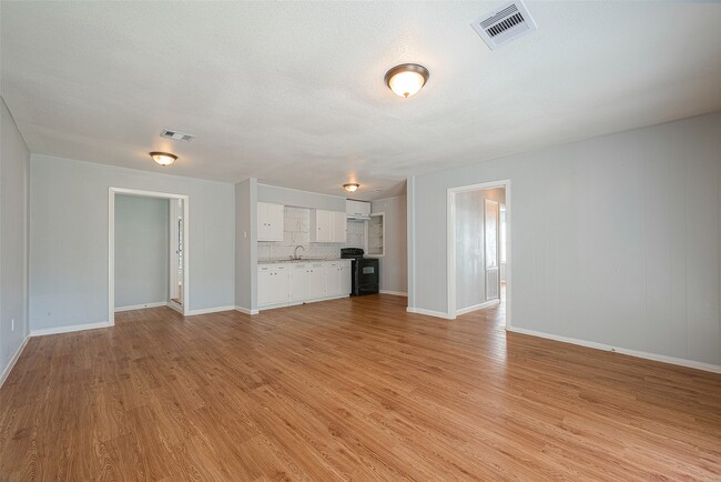 Photo - 5619 Willow Glen Dr