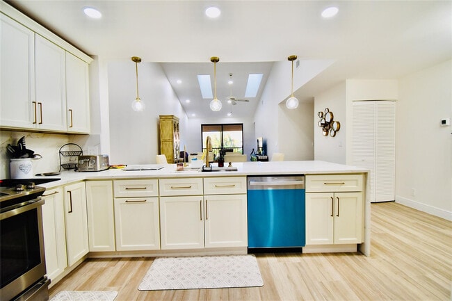 Building Photo - 7917 La Mirada Dr