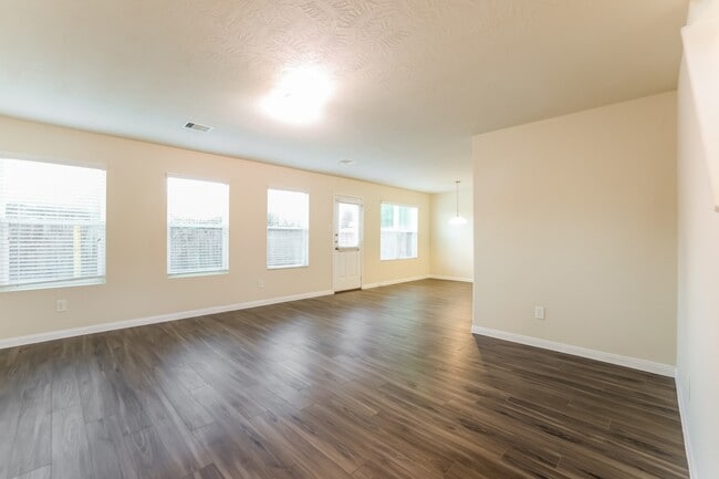 Photo - 5819 Northern Oak St