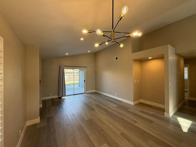 Photo - 1709 Nighthawk Way