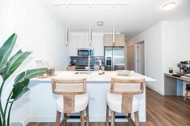 Photo - 350 N Canal St