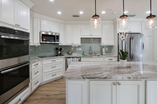 Photo - 858 Hudson Ave