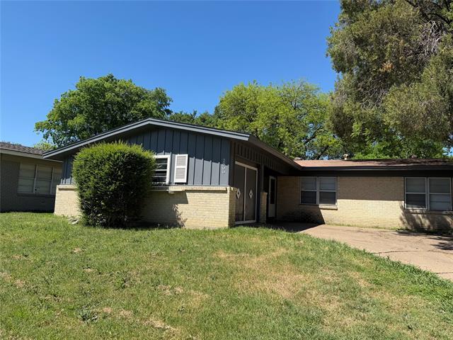 2800 W Fuller Ave
