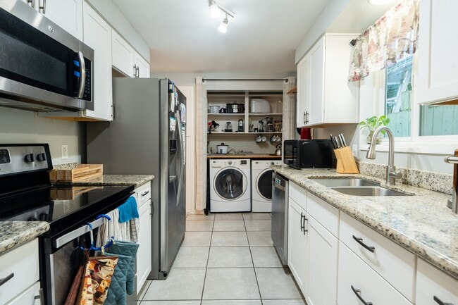 Photo - 4106 NE Senate St