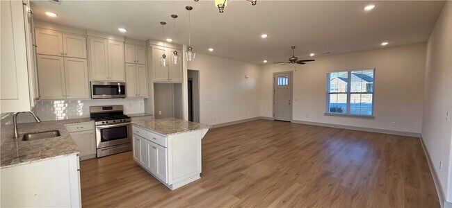 Photo - 941 Petit Jean St