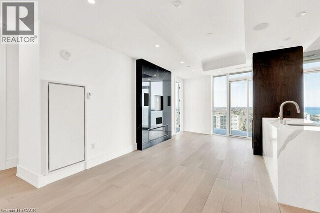 Photo - 2060 Lakeshore Rd. Unit 2003