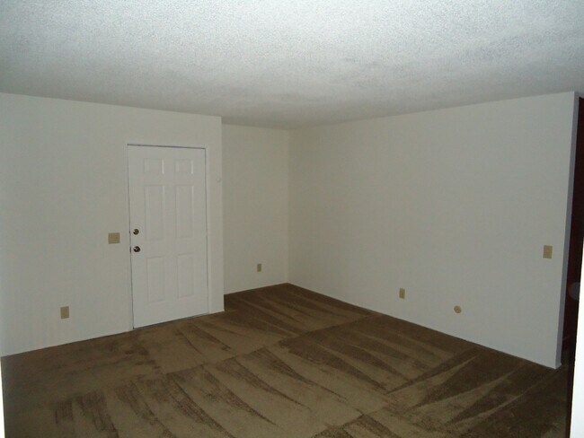 Photo - $500 Move In Special! Updated 2 BD, 2 BA Condo - Balcony w/ Views of Mt Helix!!