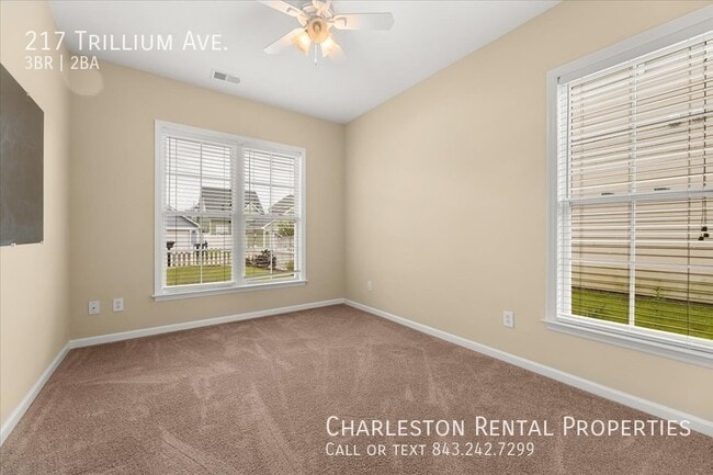 Photo - 217 Trillium Ave