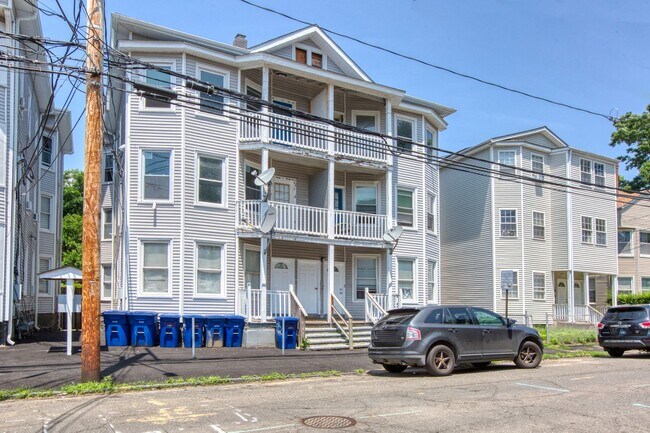 Photo - OVERSIZED 3 bedroom 1 bathroom Apartment Unidad 562C (3rd FL Right)