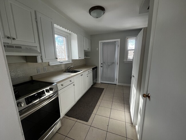 Photo - 253 Lillian St