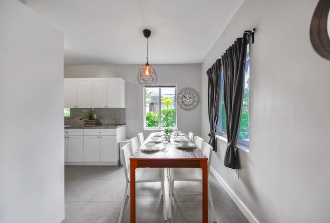 Photo - 437 NE 69th St Unidad FL1-ID1022307P