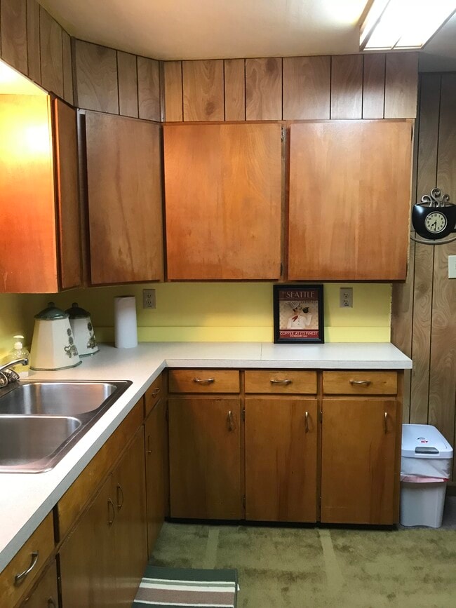 327 S 12th Ave Unit 1