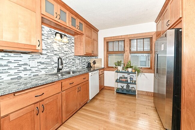 1515 N 57th St Unit Lower