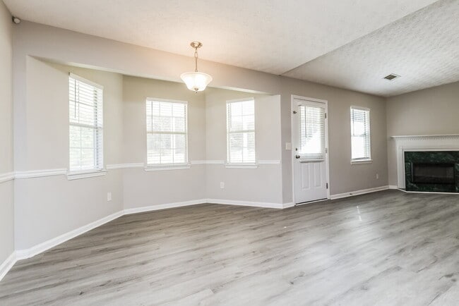 Photo - 90 Dylans Ct