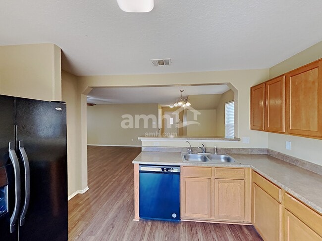 Photo - 9239 Pacific Maple