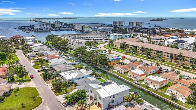 Photo - 572 Baywood Dr N