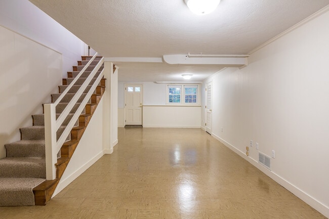 Se instalarán nuevos pisos LVP - 1764 Wedgewood Cmn