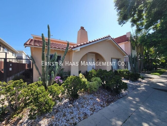 Building Photo - 4300 E 5th St Unit 03