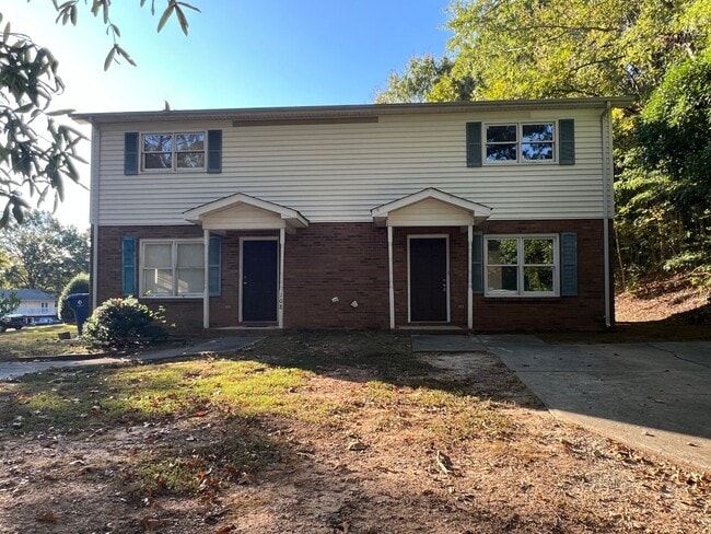 Building Photo - Two Bedroom Duplex (WINGATE)