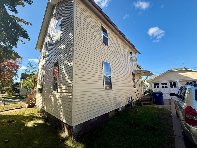 Photo - 302 N 2nd Ave Unit Upper
