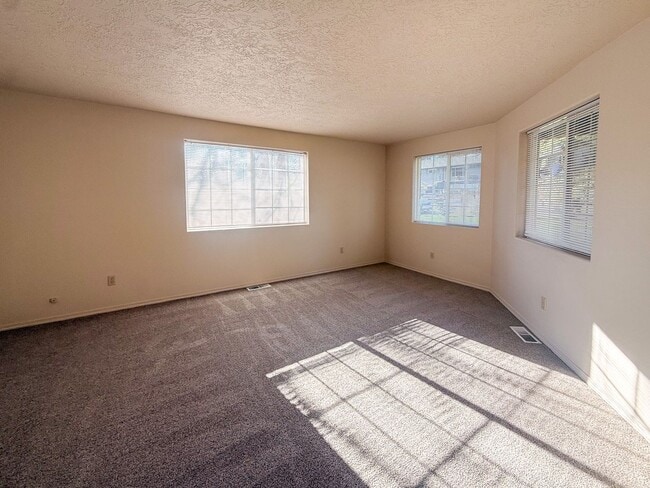 Photo - 3200 Lorian Ln SE