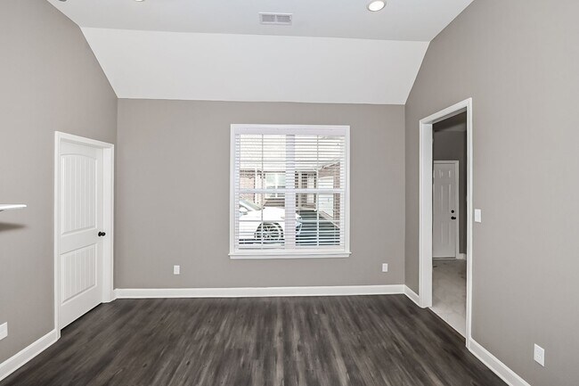 Photo - GlenCircle8886 Unit 1