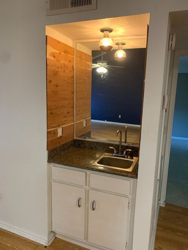 Photo - 1100 Augusta Dr Unit Apt 18