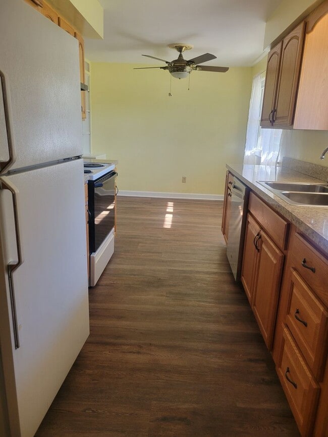 Photo - 1612 Lucks Rd