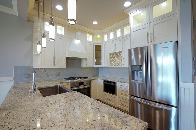 Photo - Limited-Time Move-In Special — Half Month FREE Rent! Luxury 3BR/2BA Condo – Near University of Ch...