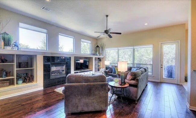 Photo - 3207 Medaris Ln